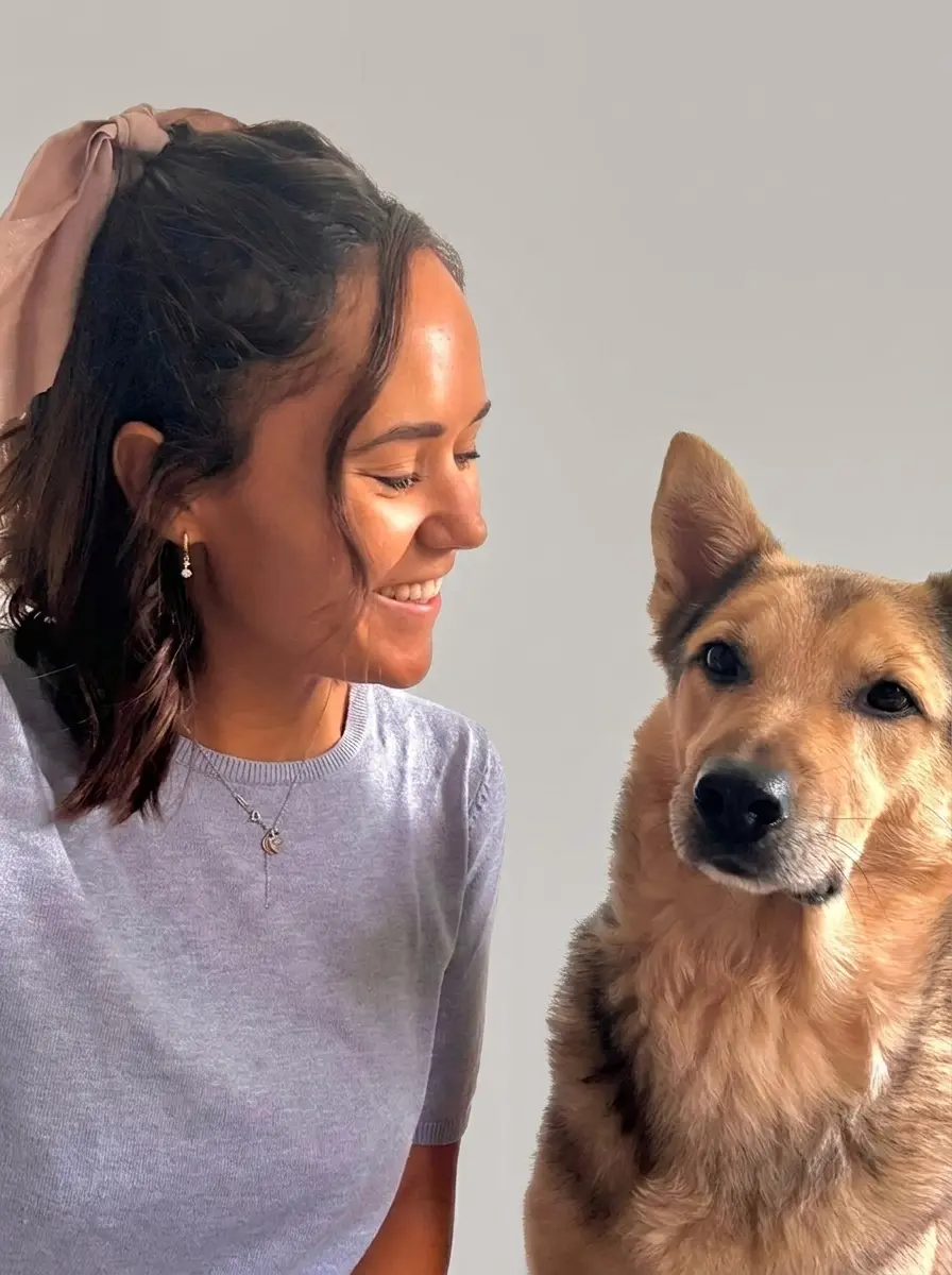 Tiffanie, fondatrice de Kizun, avec son chien